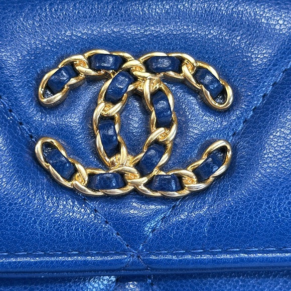 CHANEL 19 CC Blue Lambskin Flap Long Wallet  Sticker Series #29 2019, CHANEL box - Picture 6 of 17